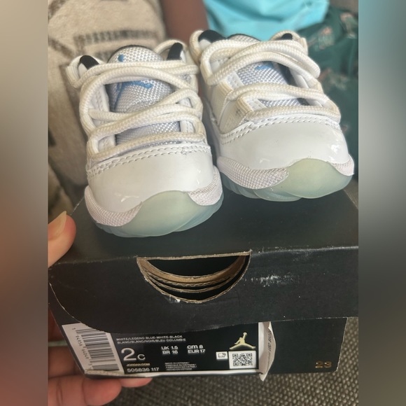 🎉RARE FIND🎉 JORDAN AIR JORDAN 11 RETRO LOW (TD) 'LEGEND BLUE' size 2 Baby - Picture 8 of 9